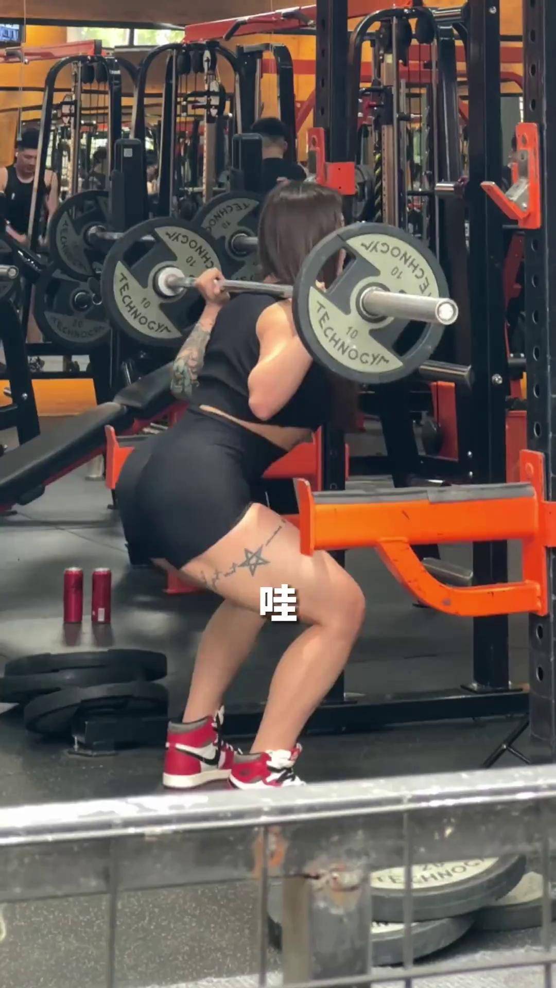 t0级别的健身美女连手腕都掰不过神颜发现计划摄影在抖音宋昱欣hitomi