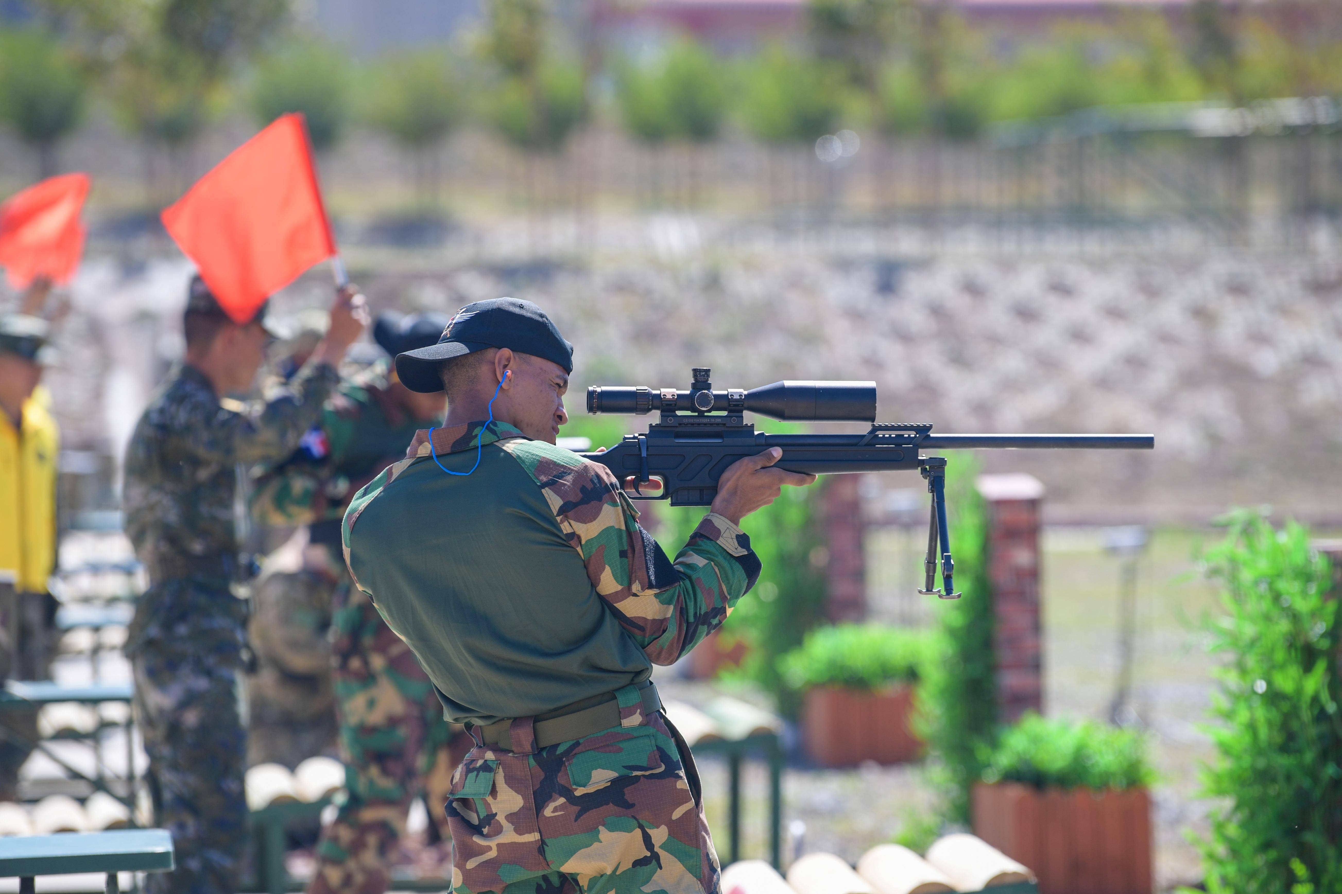 (图文互动)"锋刃-2023"国际狙击手射击竞赛在乌鲁木齐开幕_参赛_训练