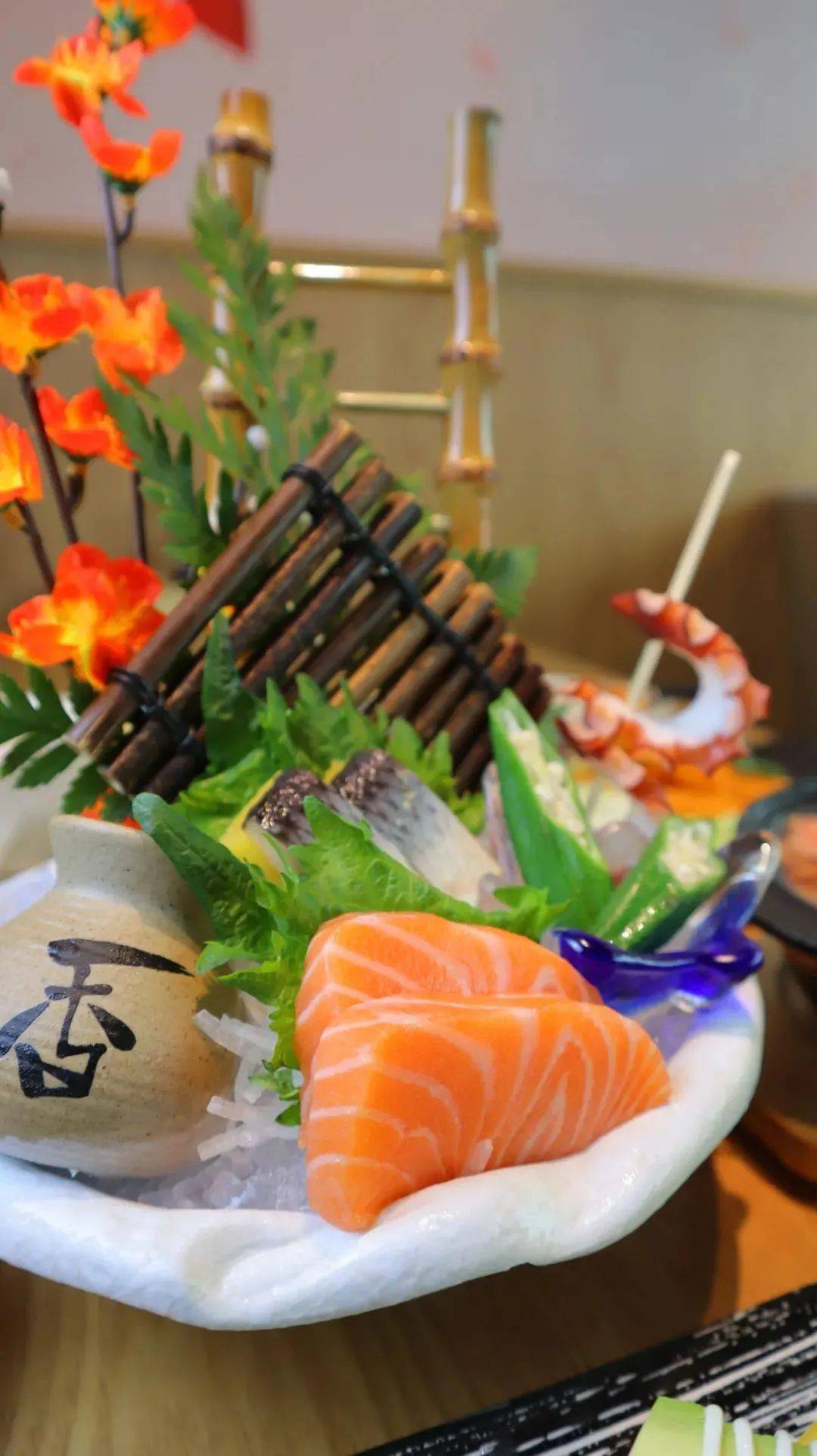 =刺身拼盘=·人均40 ,开吃地道日料·01长按识别二维码进入抢购页抢购