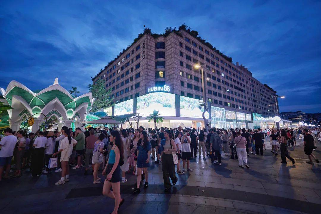 西湖边商业焕新升级,湖滨88创造"无限生活"样本_品牌_杭州_青年