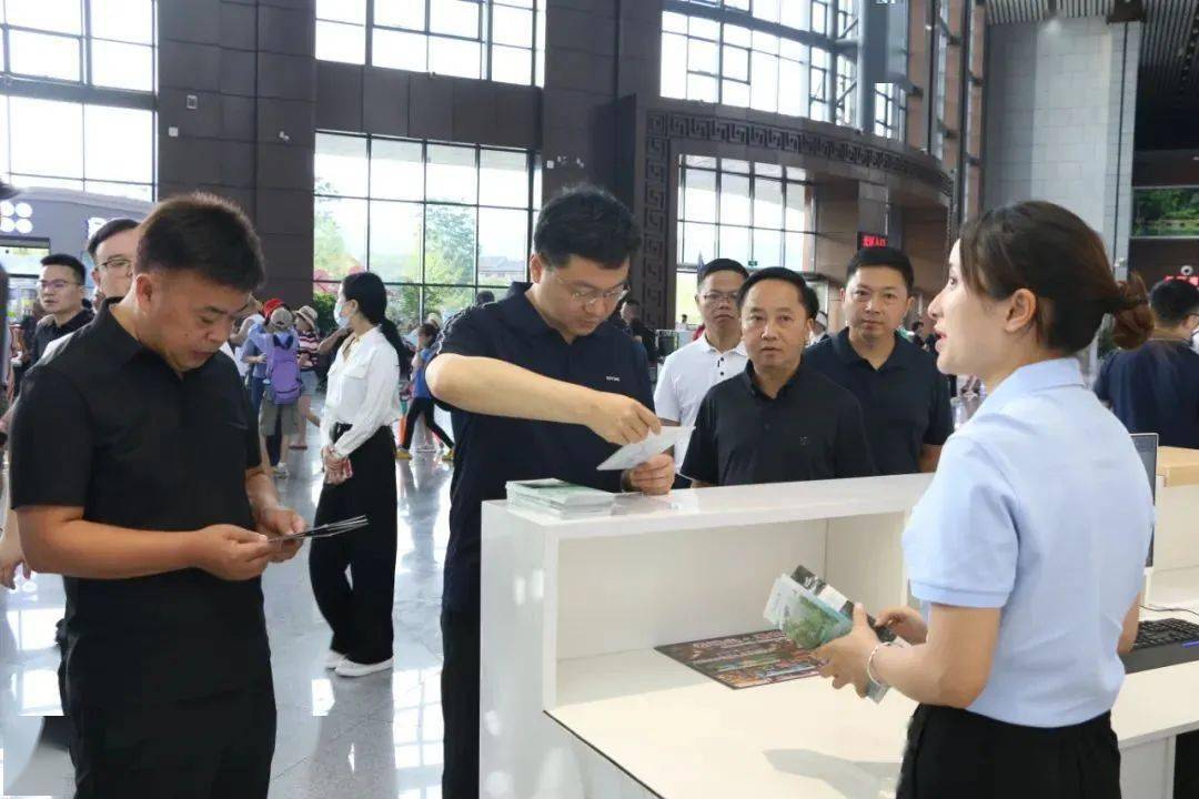 孙含欣赴荔波县调研_旅游_景区_建设