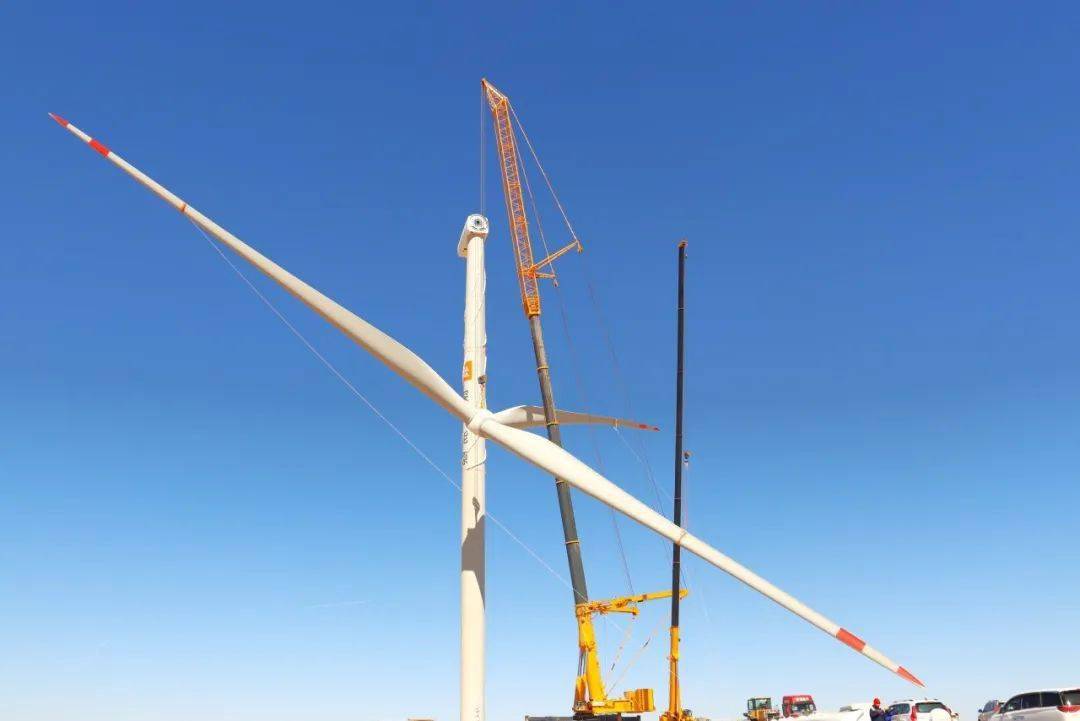 苏尼特左旗500兆瓦特高压风电项目风机吊装圆满收官_施工_交流_机组