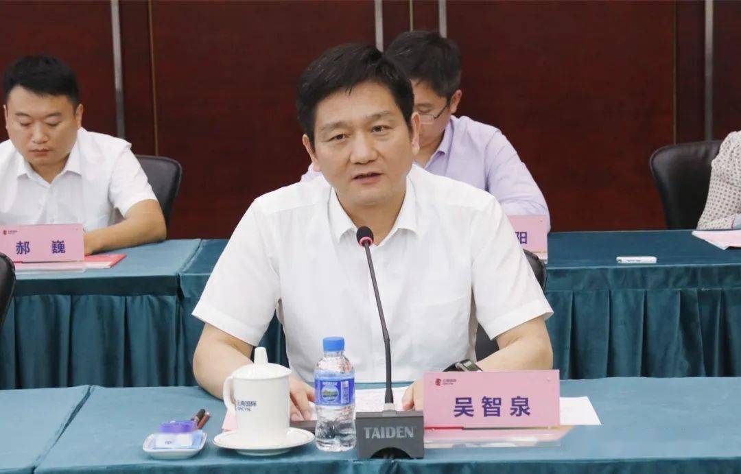 吴智泉介绍了企业有关情况.