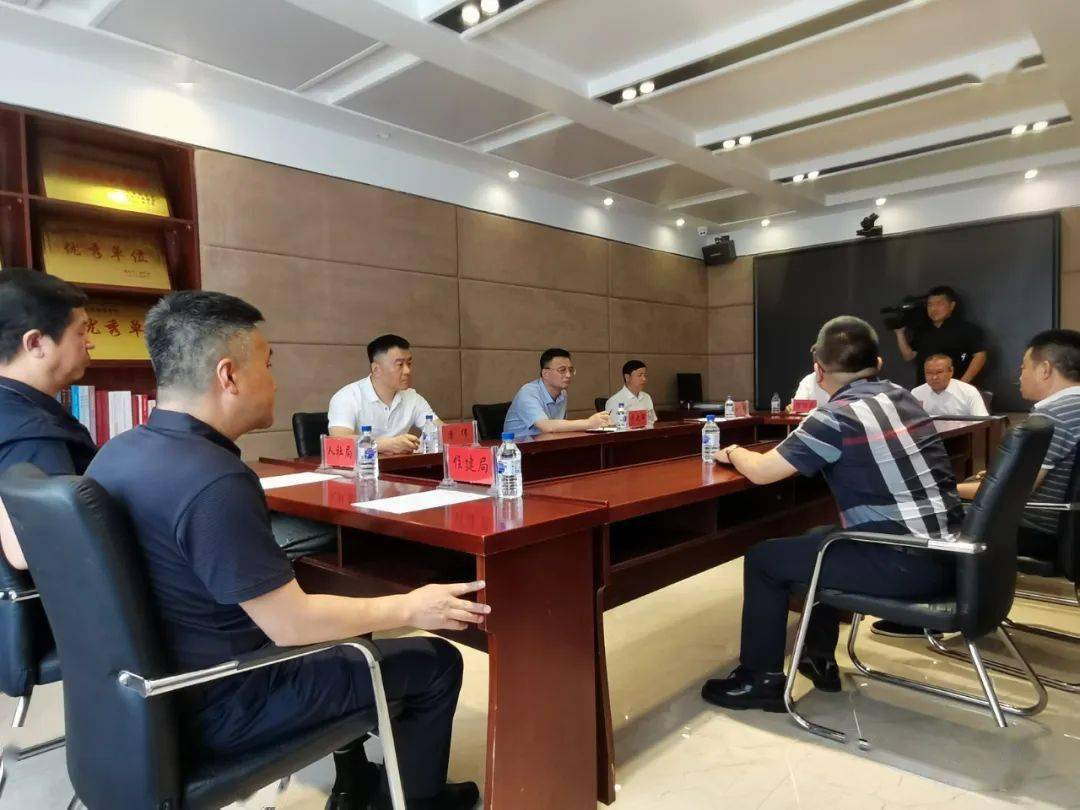 市委常委,柳河县委书记于大军到县信访联合接待大厅接待来访群众