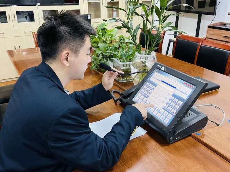 孙惠琳/摄"视频监控数据制作容不得一点错误,就像下棋,一子下错,满盘