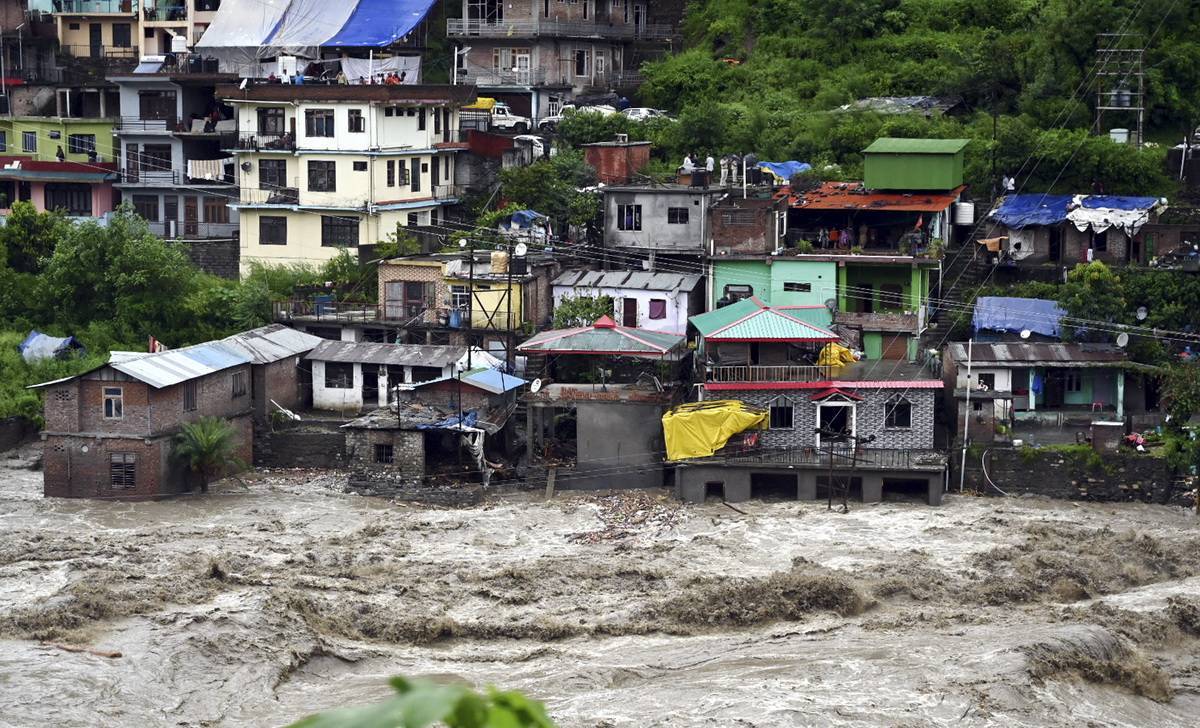 直击|印度北部洪水已致逾百人死亡,亚穆纳河水位创历史新高_地区_人们
