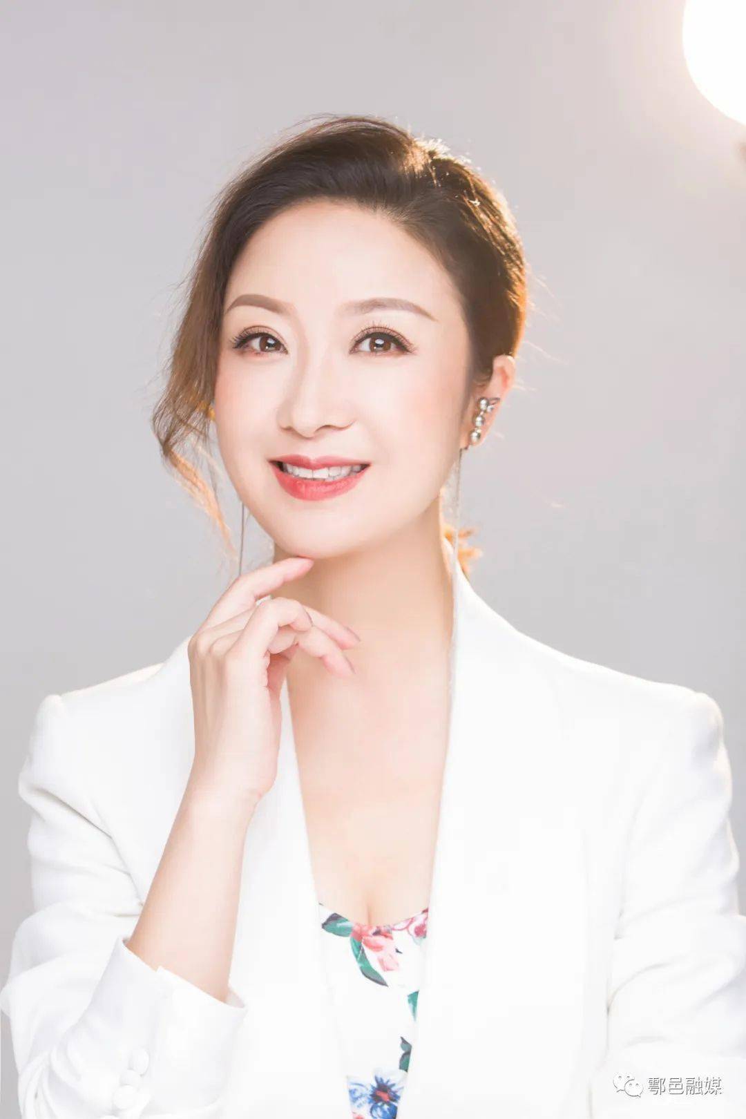 任小蕾:陕西省戏曲研究院二团艺术指导,中国戏剧梅花奖获得者.