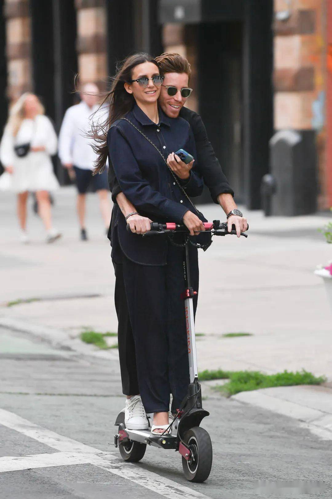 《吸血鬼日记》女星妮娜·杜波夫杂志大片,健美身材姐感爆棚_新作