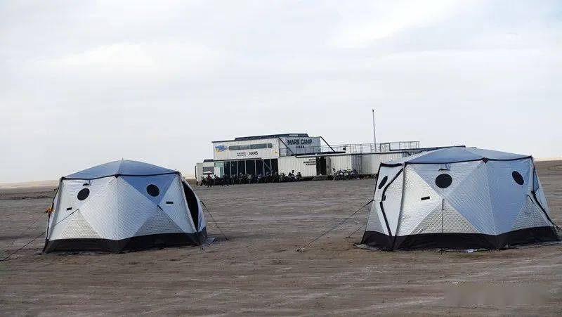 青海省海西州冷湖镇以西60公里处的俄博梁雅丹,由于天气干燥通讯阻断