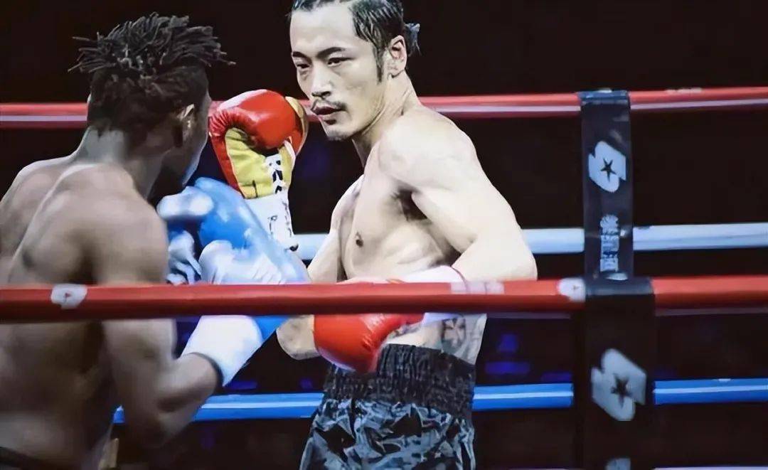 帅哥演员薛皓文:父亲曾是《新闻联播》主播,他因一身肌肉遭误解_父母