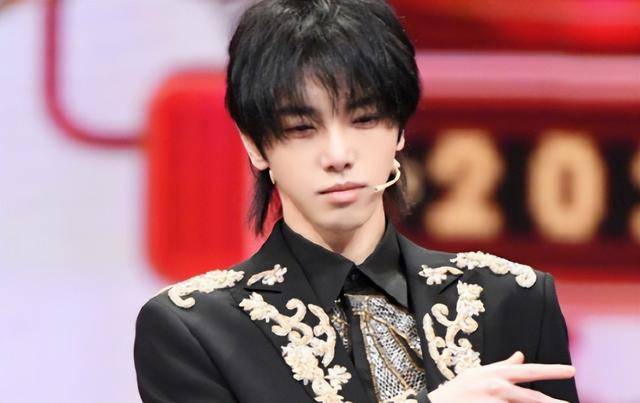 导演曝华晨宇有二胎,不是和张碧晨的,也不是和邓紫棋的,可信吗_音乐