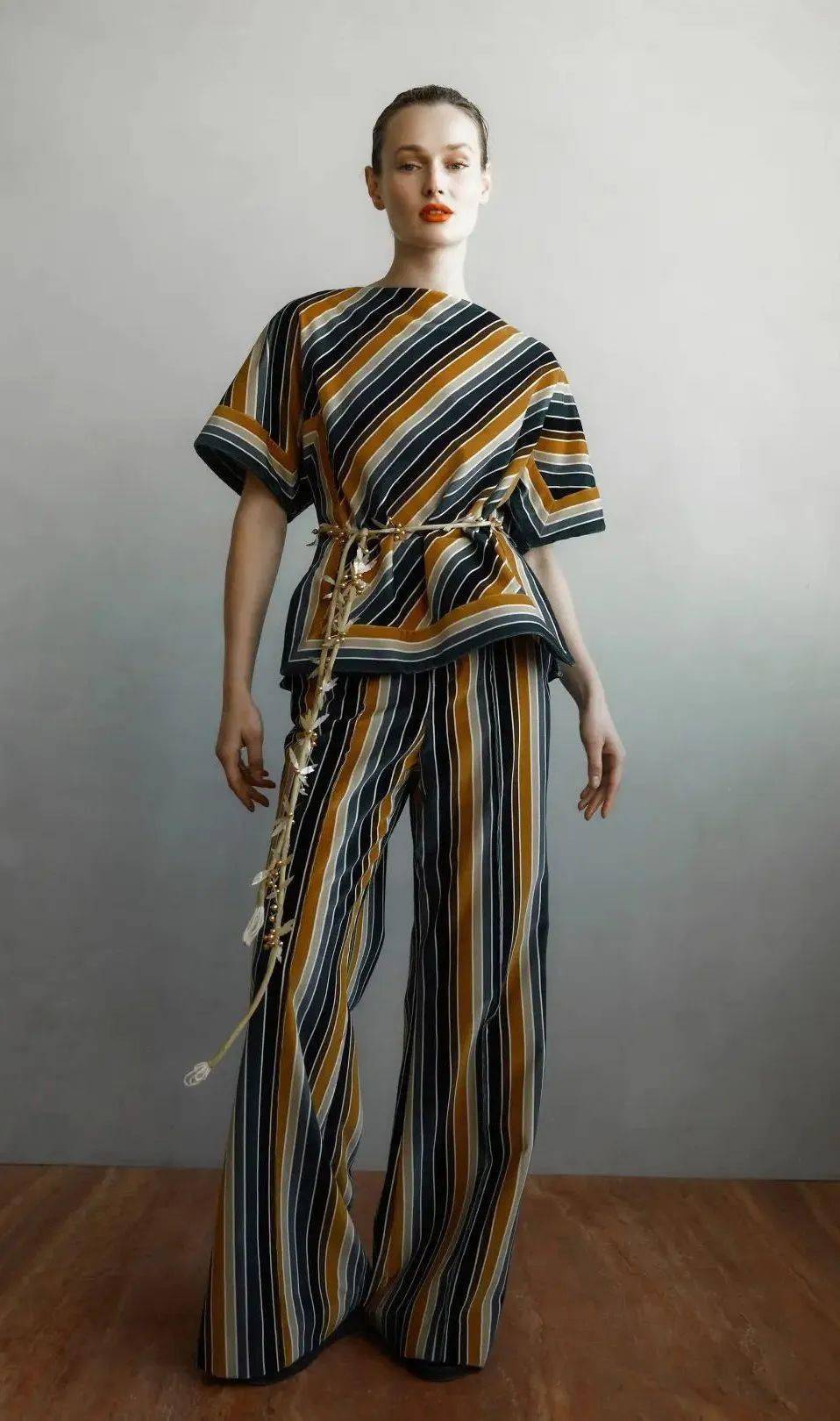 丨解析抽象几何图案如何为服装设计注入新的时尚魅力