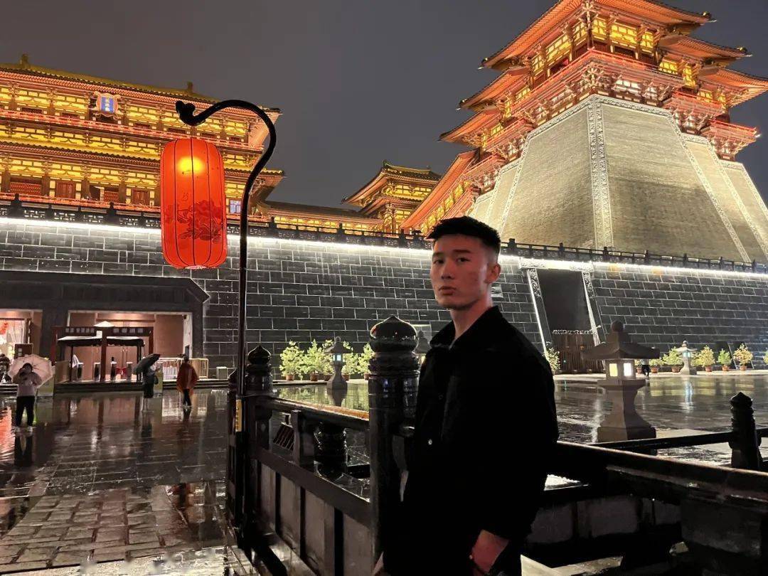 毕业感言研究生阶段,老师的指导与建议在我的论文写作和生涯规划上给