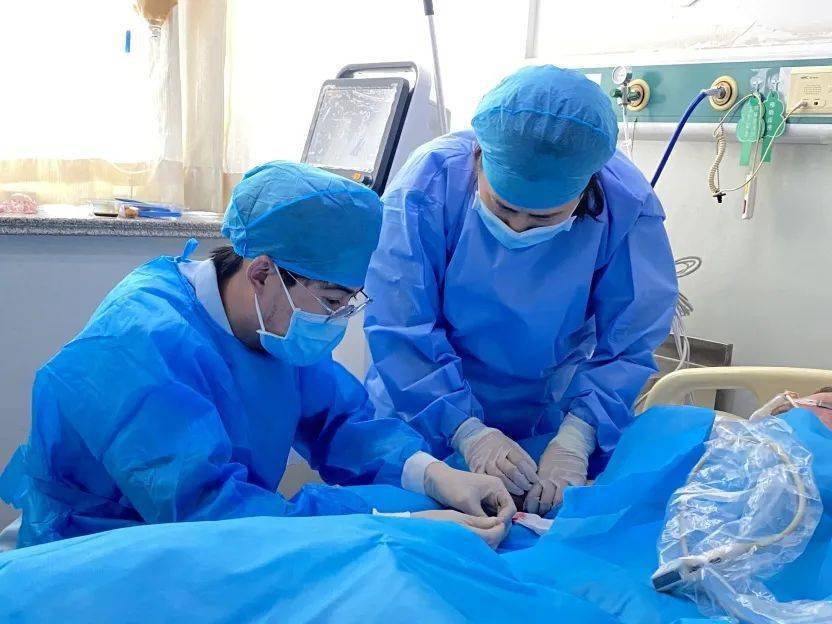 picc置管术为患者静脉通路保驾护航_治疗_护理_手臂