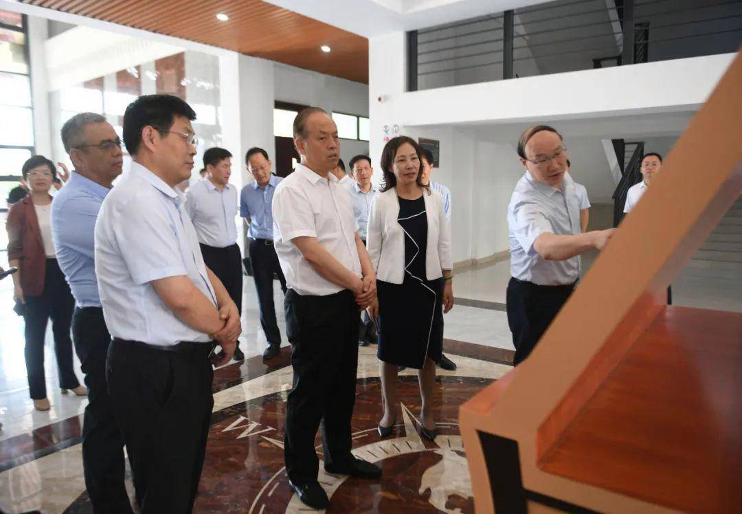 安伟调研郑州大学河南大学并召开座谈会_建设_发展_中心