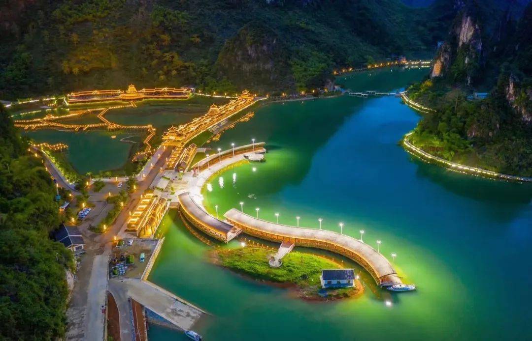 2023广西61浩坤湖天天出发,2人成团,全程入住浩坤湖精品民宿,比拟