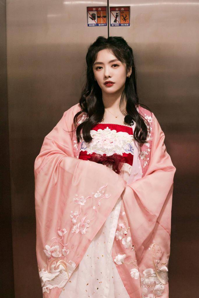 国风造型的蔡文静甜美感与古典气质并存 如此惊艳太美了!