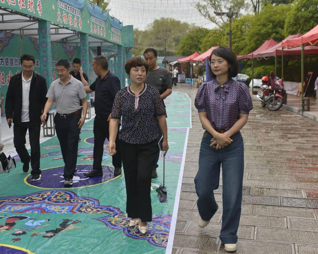 饶萍来大方调研火把节筹备工作