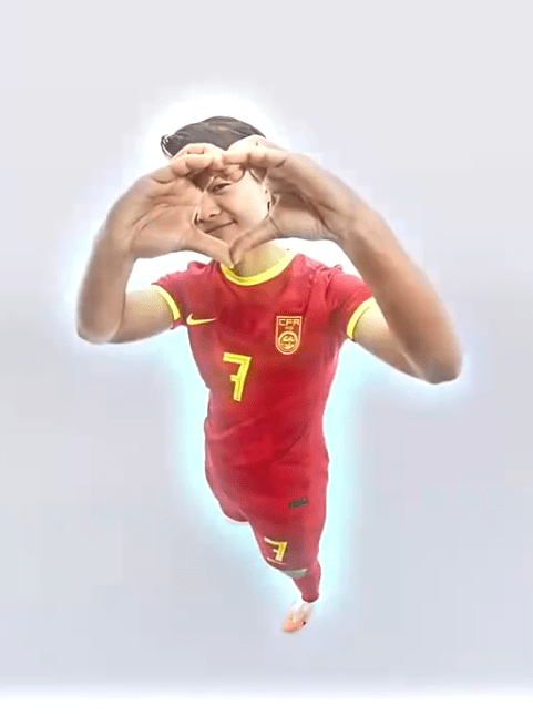 王霜晒凌空抽射视频:比心,竖大拇指!