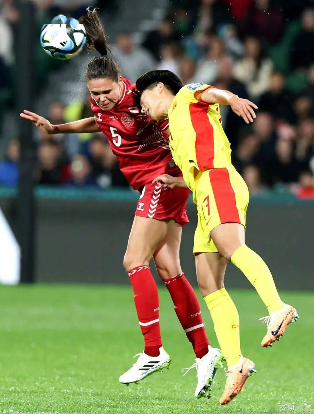 中国女足首战,不敌丹麦_张琳艳_瑞典队_半场