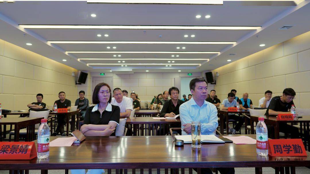 康巴诺尔湿地保护与生物多样性专家交流会在康保县二人台大剧院举办