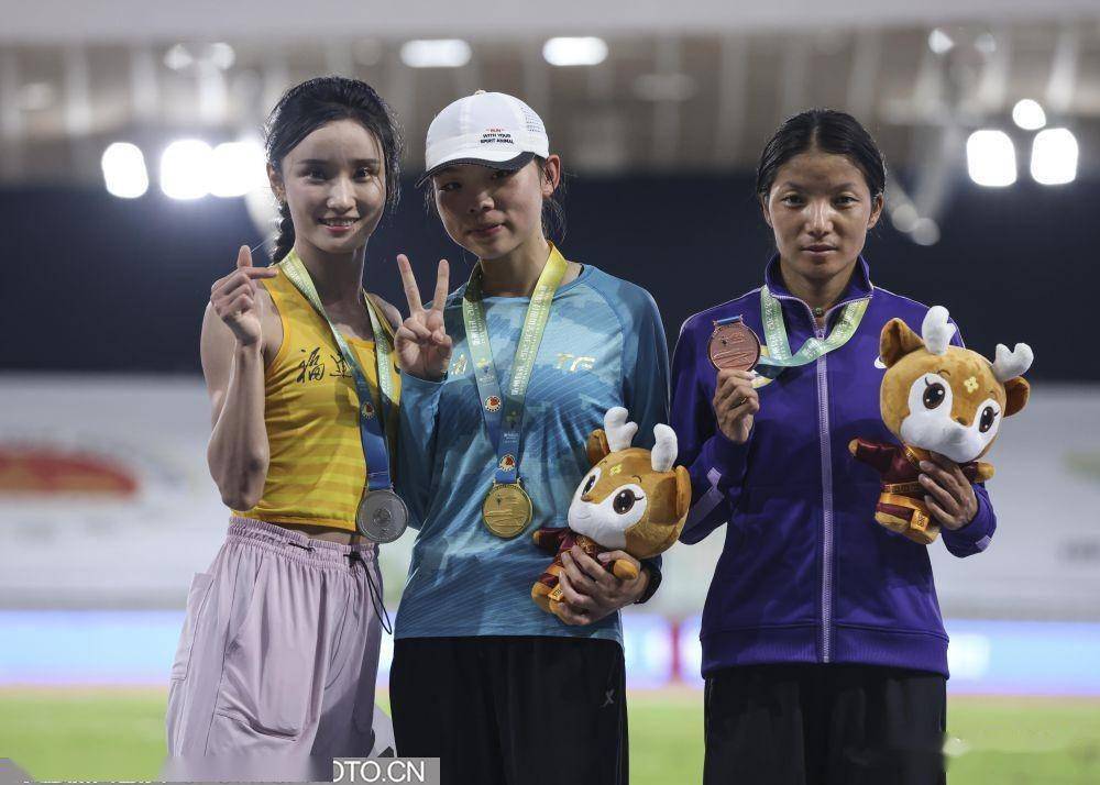 韦永丽称霸女子百米"飞人大战"_决赛_男子_体育讯