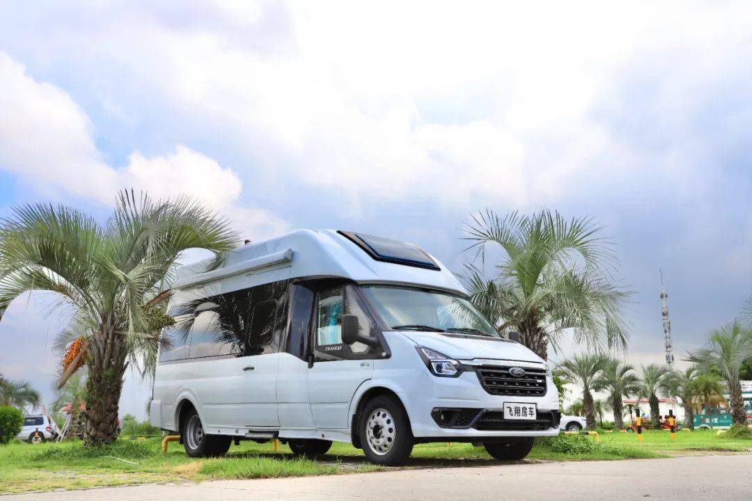 飞翔福特铁c pro创世版 精巧雅致 兼顾商旅 航空座椅 多处睡卧区布局