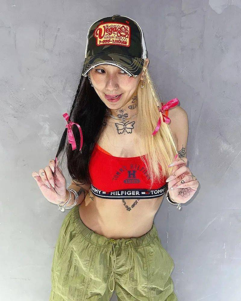 近年冯皓诗已转行做舞蹈员及跳舞教师,不时在社交网大晒跳舞片段,同时