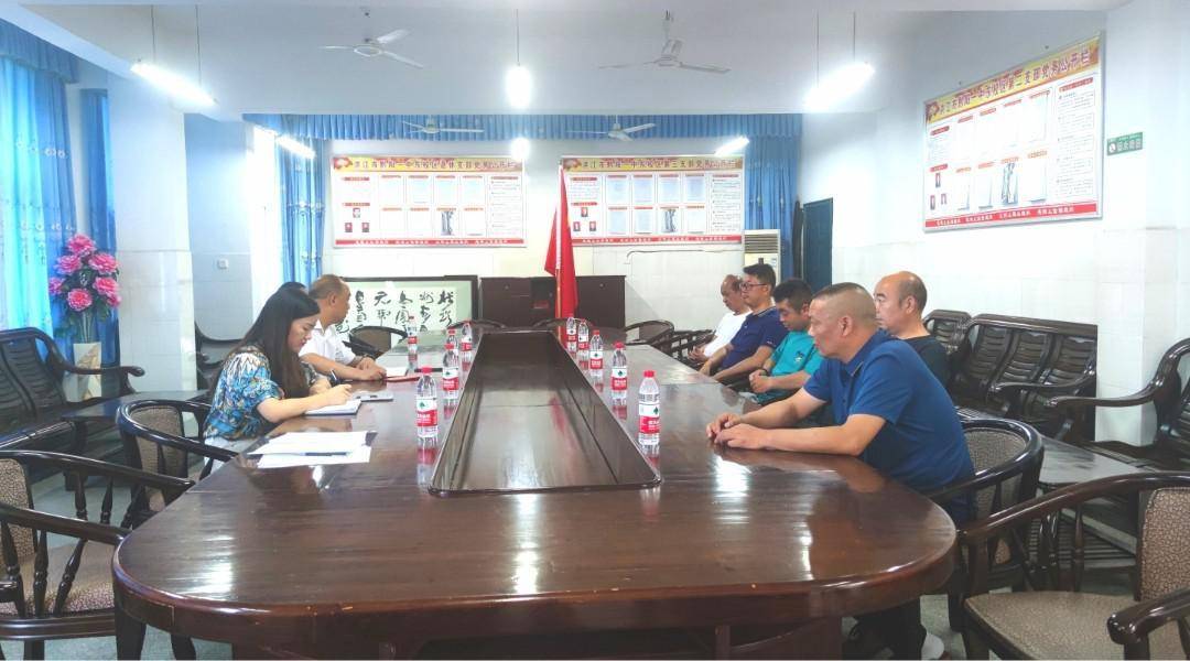 黔阳一中召开"庆八一"退伍军人座谈会_发展_教职工_蒋才进