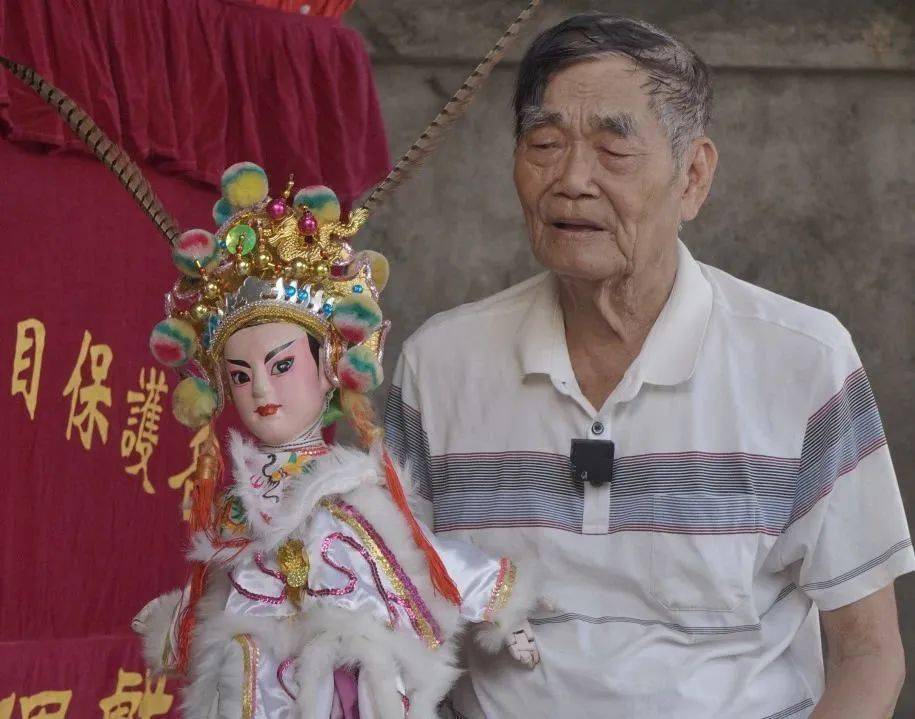 day three3实践团在木偶戏传习所观看《梦会太湖》和《冼夫人练兵》