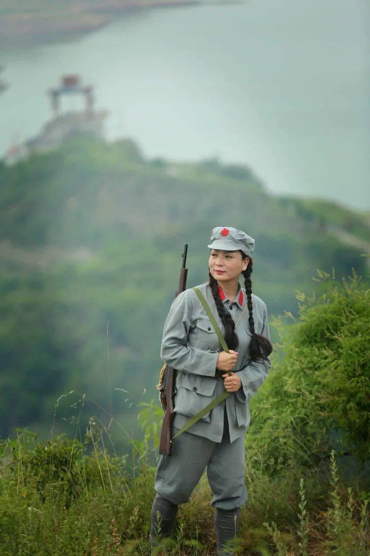 人像摄影红军女战士