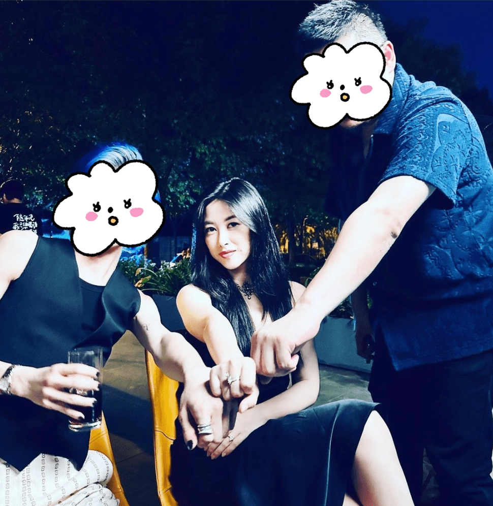 罕见与父母同框,富商老爸帅气有型_妈妈_表情_父亲