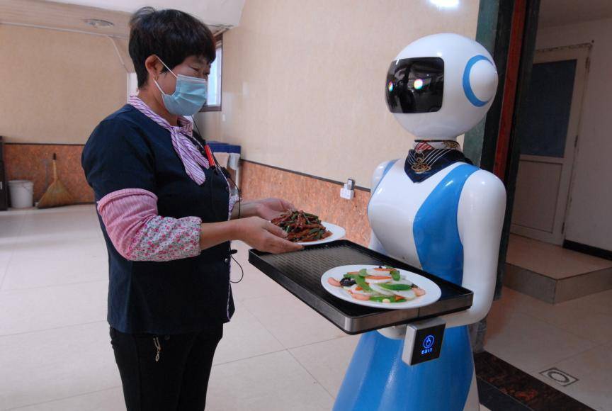 Kaiyun 开云体育青岛即墨：农家乐饭店用上智能机器人服务员