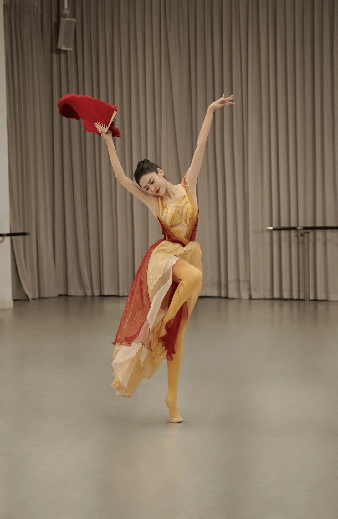 银奖《涅凰》民族舞蹈创作(青年女子)组上戏获奖者风采高规格舞蹈赛事