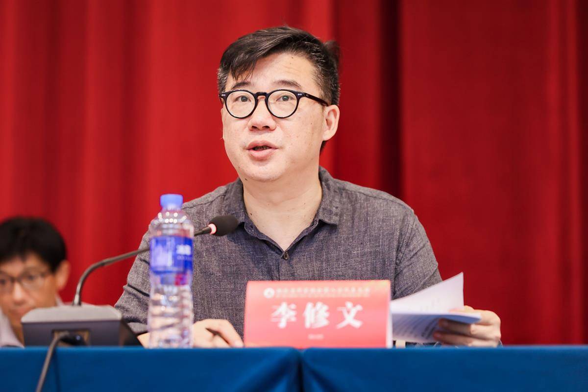 著名作家李修文连任第八届作协主席_搜狐网