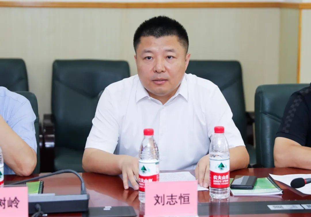 北京积水潭医院聊城医院党委委员,副院长刘志恒向与会人员进行工作