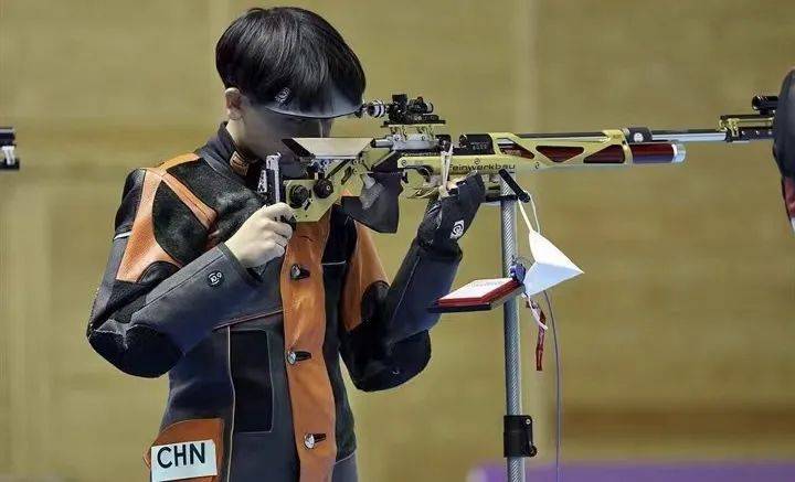 西华师范大学学生宋布寒将参加大运会射击项目比赛_工作_竞赛_气步枪