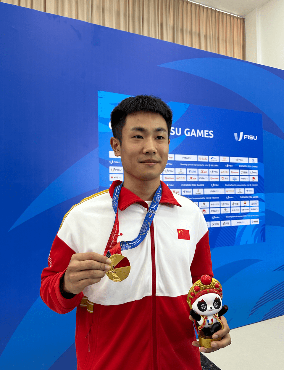 行大运|刘帅为山东射击队摘得首金,圆满结束大运之旅_比赛服_进行