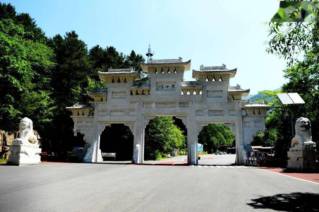 集安市山清水秀,有着"塞外江南"的美誉,走在五女峰国家森林公园,仿佛