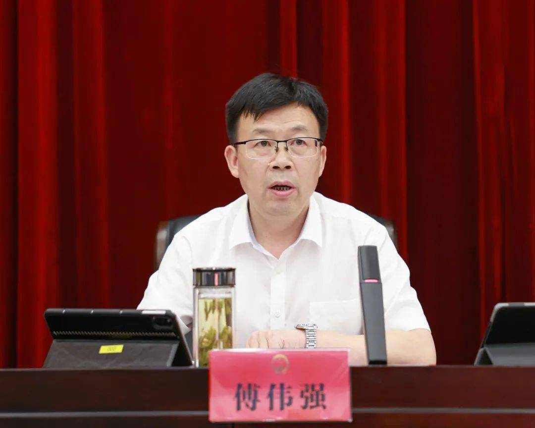 县人大常委会党组书记,主任高胜华,党组副书记沈孔鸿,副主任傅伟强,徐