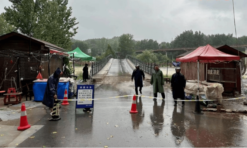 【防汛中的河南政法力量】鹤壁市网格员全力防御台风“杜苏芮”