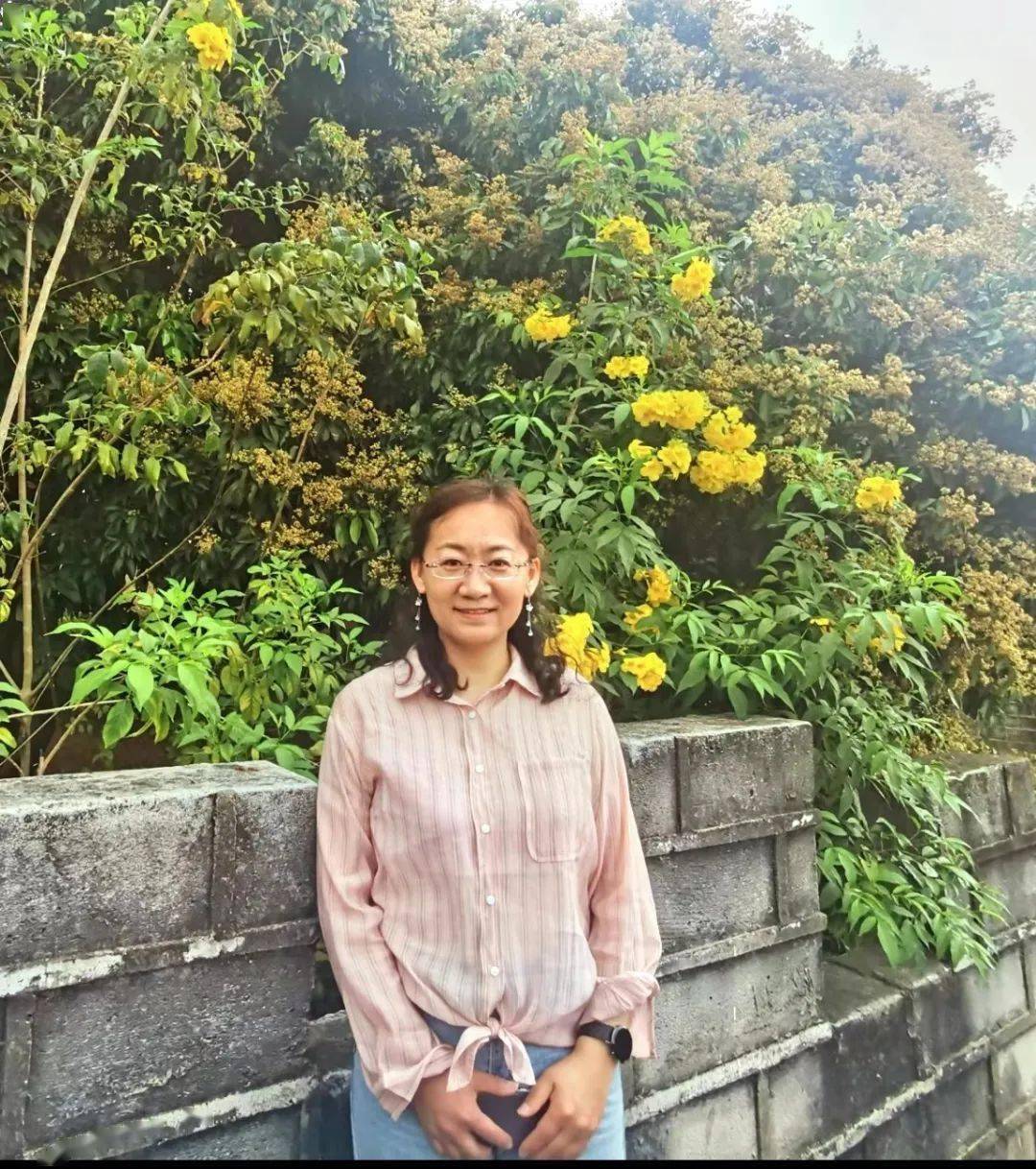 陈娜(旗级教学能手)准民中教育集团同仁学校历史教师41岁,大学本科