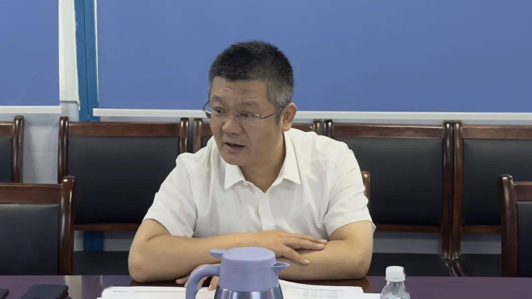 局公司副总经理贺恒带队到金鼓江11号码头项目调研,局公司安全总监刘