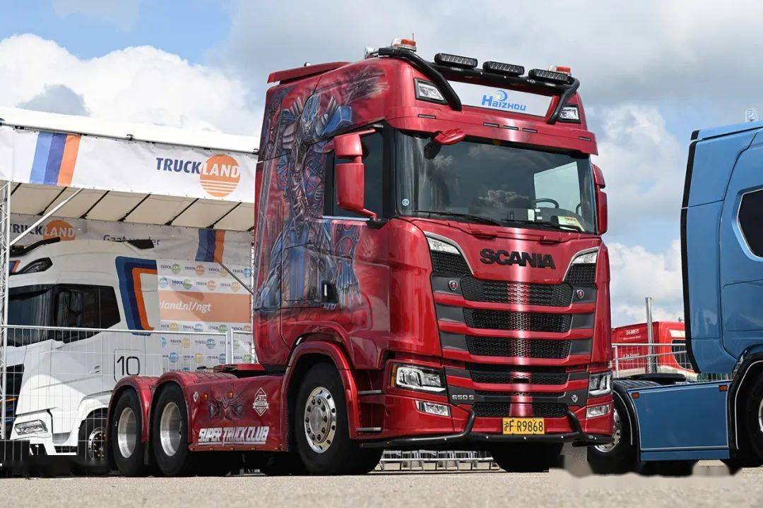 star卡车节最让他印象深刻当属中国开过来的这辆斯堪尼亚650s牵引车
