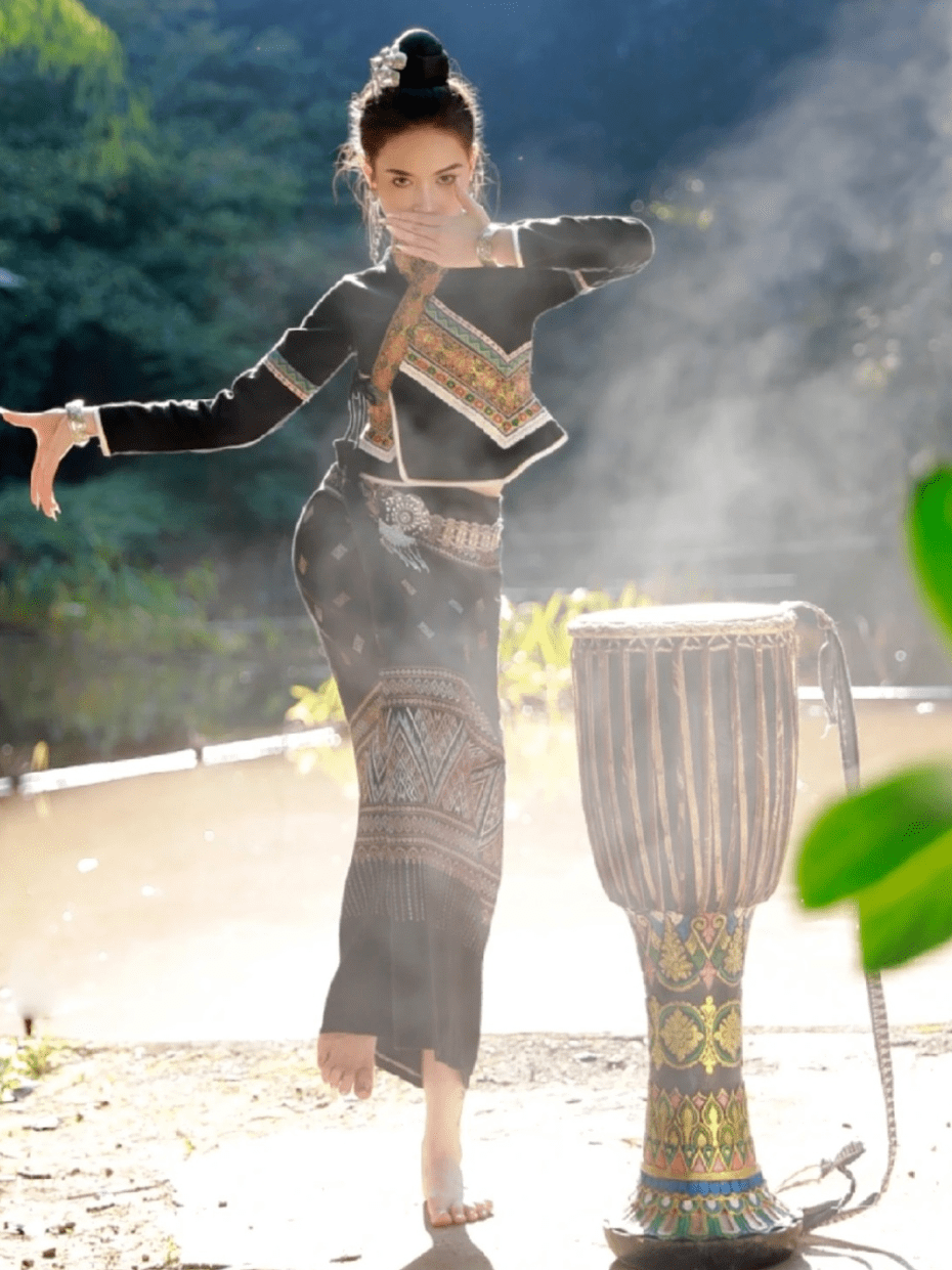 象脚鼓舞"嘎光","象脚鼓舞","耶拉晖"等.1.