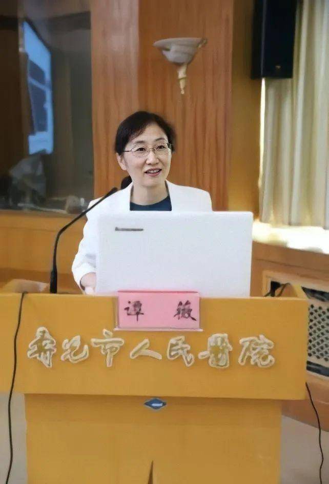 对慢阻肺患者合并肺癌等其他疾病的发现及管理;谭薇教授讲授"慢阻肺临