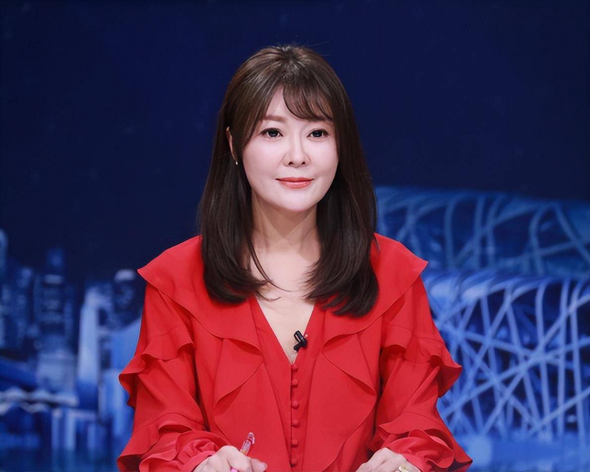 她曾是央视最美主持人,巅峰时辞职成网红后因炫富引争议_王小骞_节目