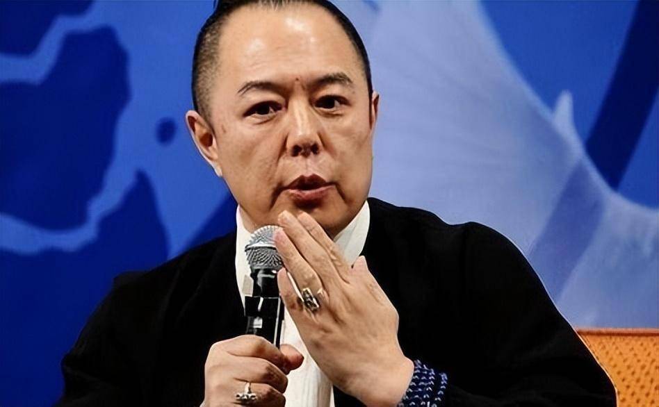 15年,张铁林"坐床成佛"的视频流出,接受宗教仪式成为"法王"_沈丹萍