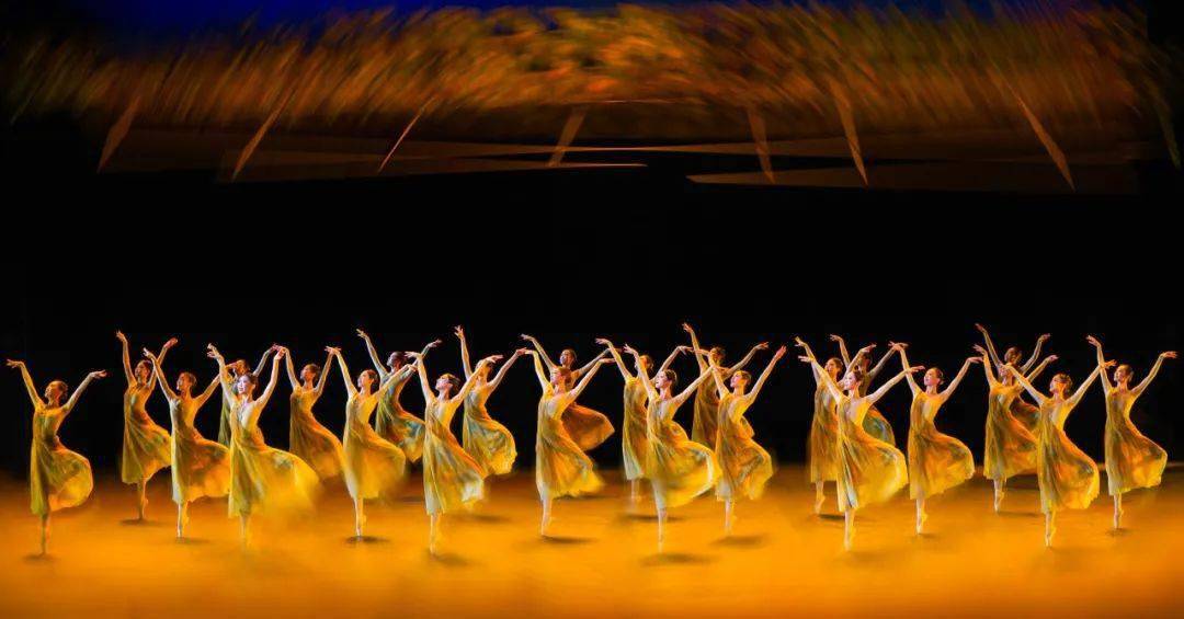 女演员166 ,男演员180 芭蕾舞演员人均大长腿辽宁芭蕾舞团是一个满屏