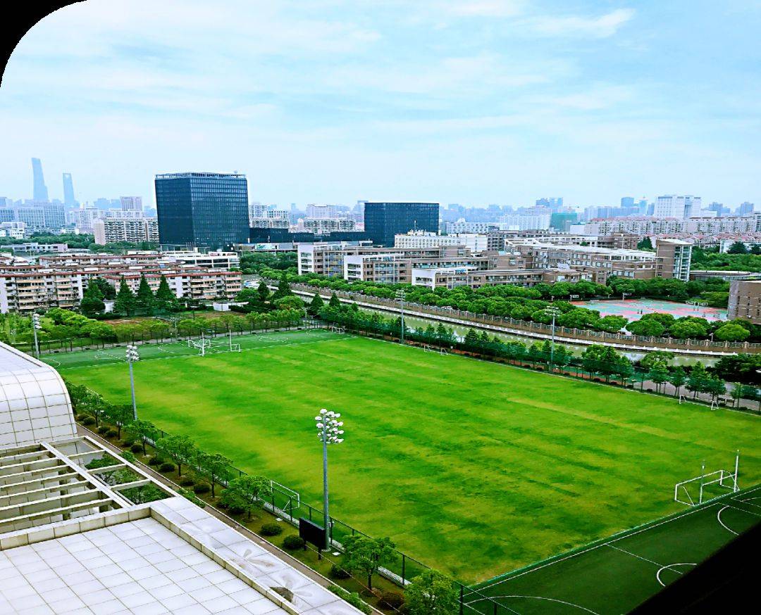 位于上海市浦东新区云莲路201号三林体育中心综合楼5楼